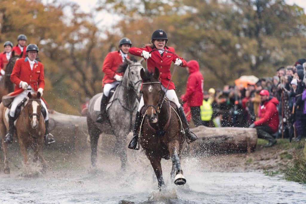 Competitor at the water jump at Hubertus 2016