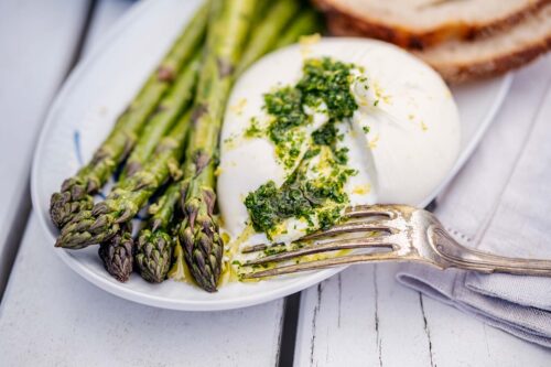 Asparagus with burrata